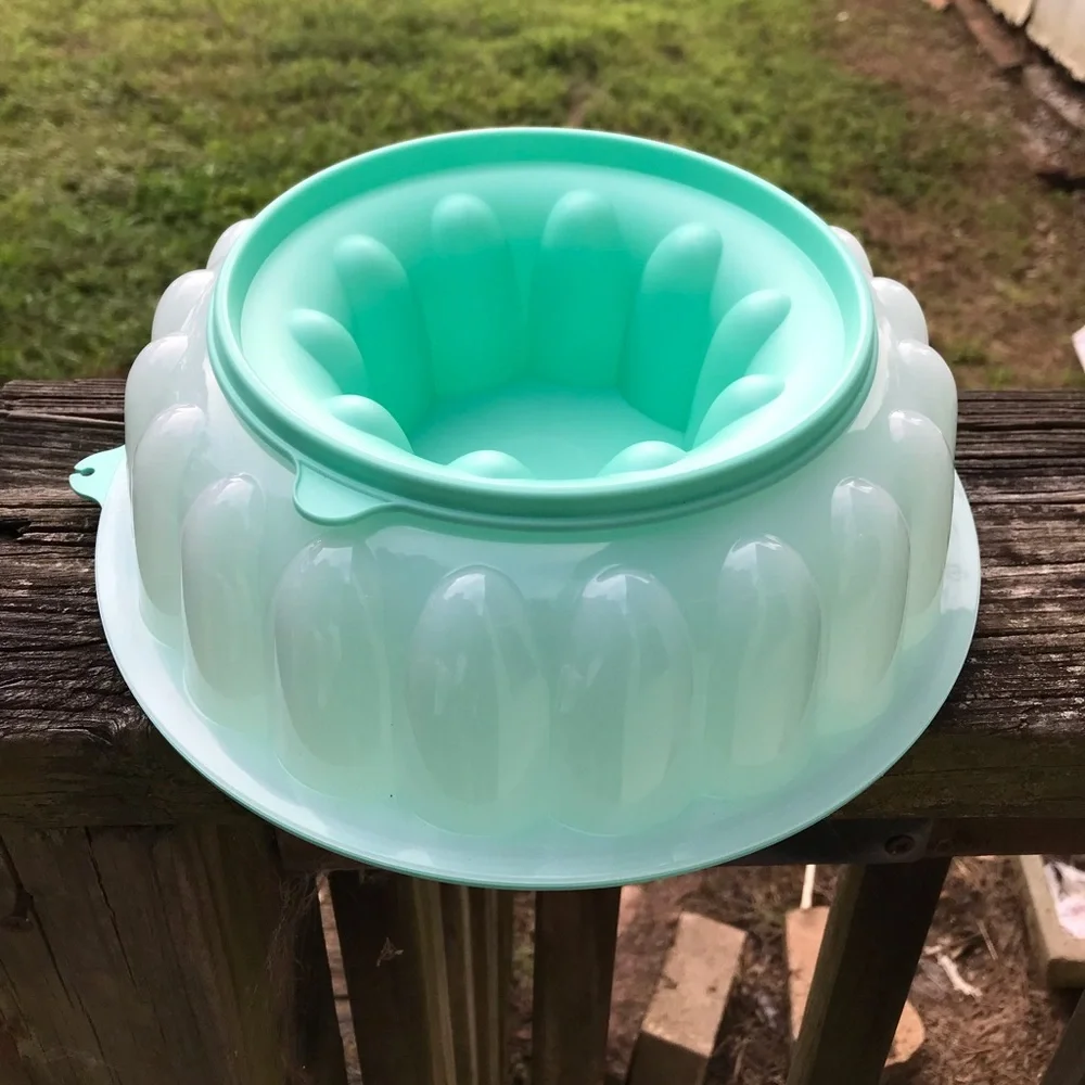 TUPPERWARE JELLY CONTAINER